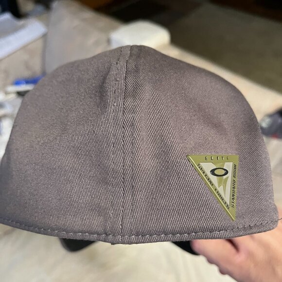 Two Oakley SI Fitted Baseball Caps - Picture 3 of 6